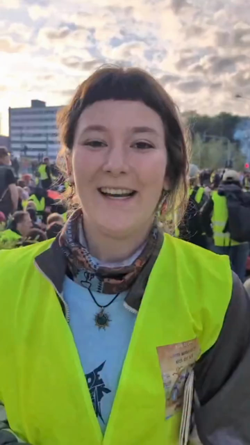 Ein Video von @widersetzen, das Aufnahmen von den Blockaden in Erfurt zeigt